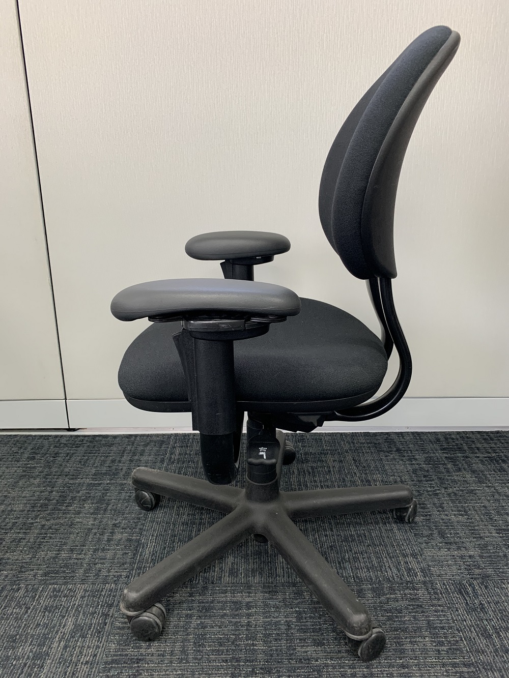 Steelcase Criterion in Black
