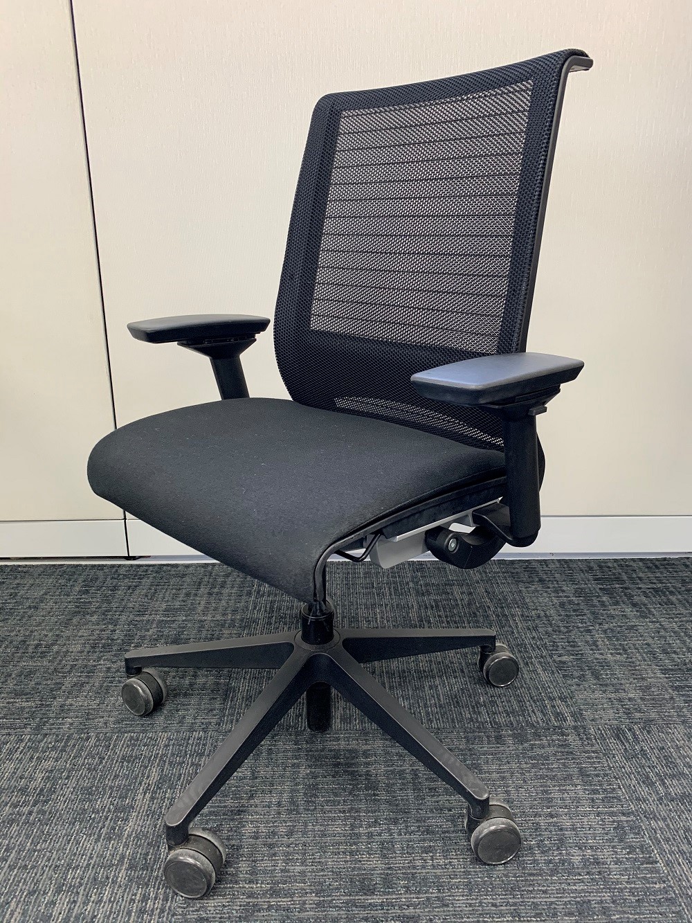 Steelcase think black Clearance