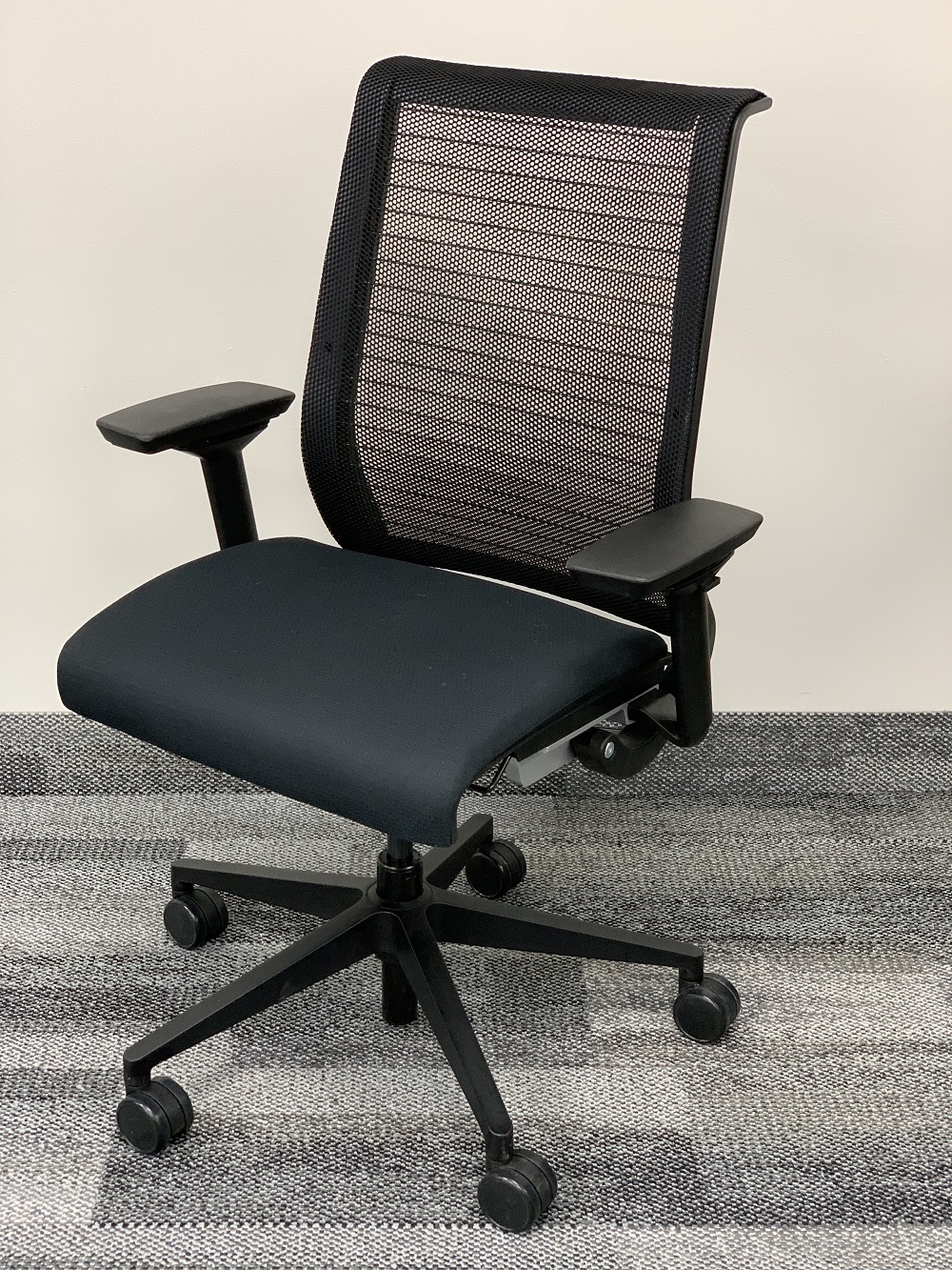 Steelcase think black Clearance